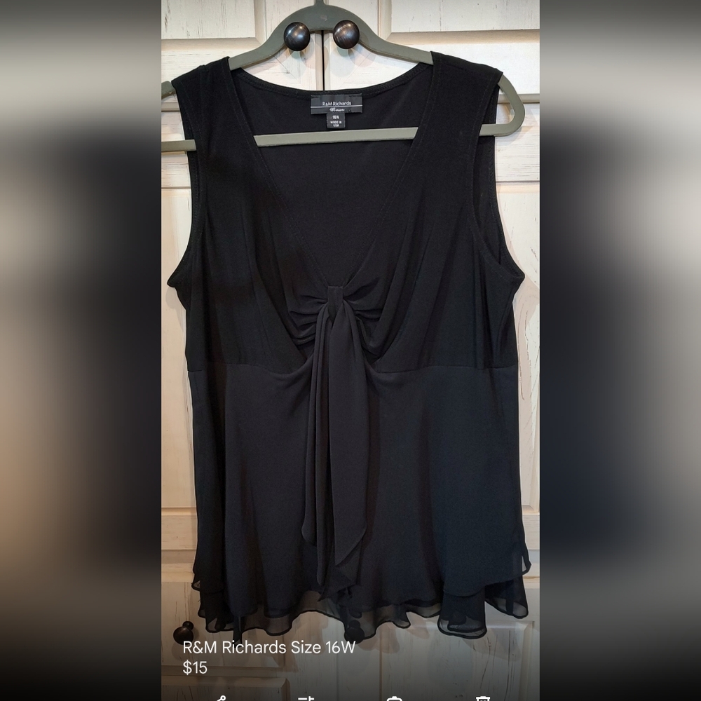 R&M Richards v-neck top